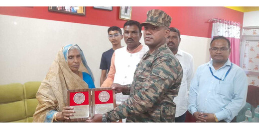 कारगिल युद्ध की 26वीं वर्षगांठ पर शहीद प्रमोद को श्रद्धांजलि, भारतीय सेना ने परिजनों से मिलकर जताया आभार